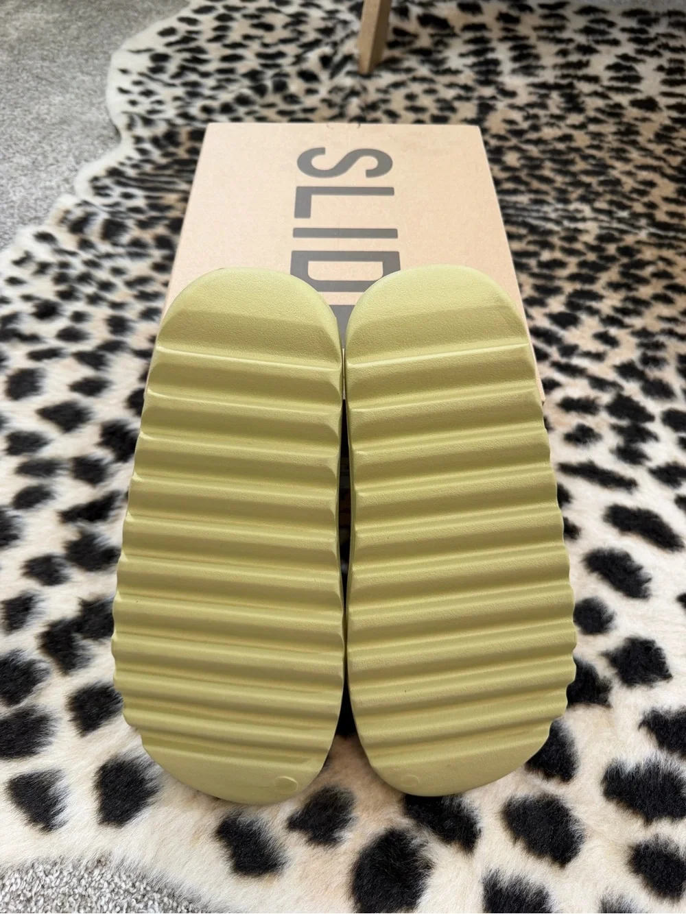 adidas YZY Light Olive Green Slide Sandals Men’s Sz 13